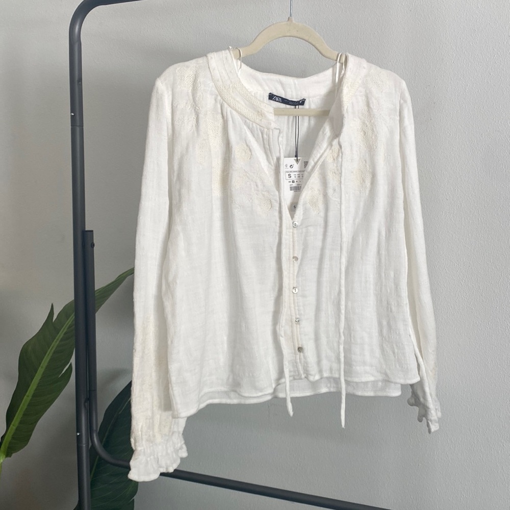 Zara NWT cream embroidery blouse with button detail and billow sleeves